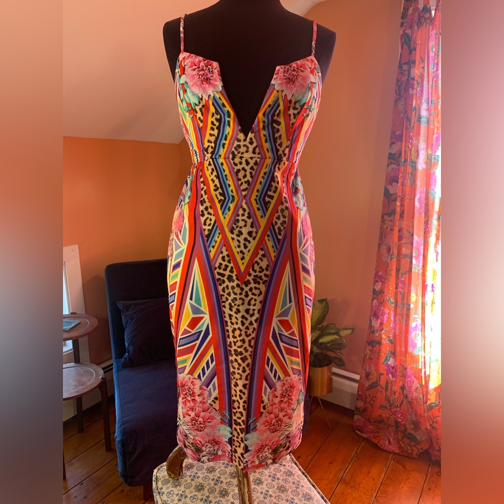 Deep-V stretch midi geometric leopard party dress